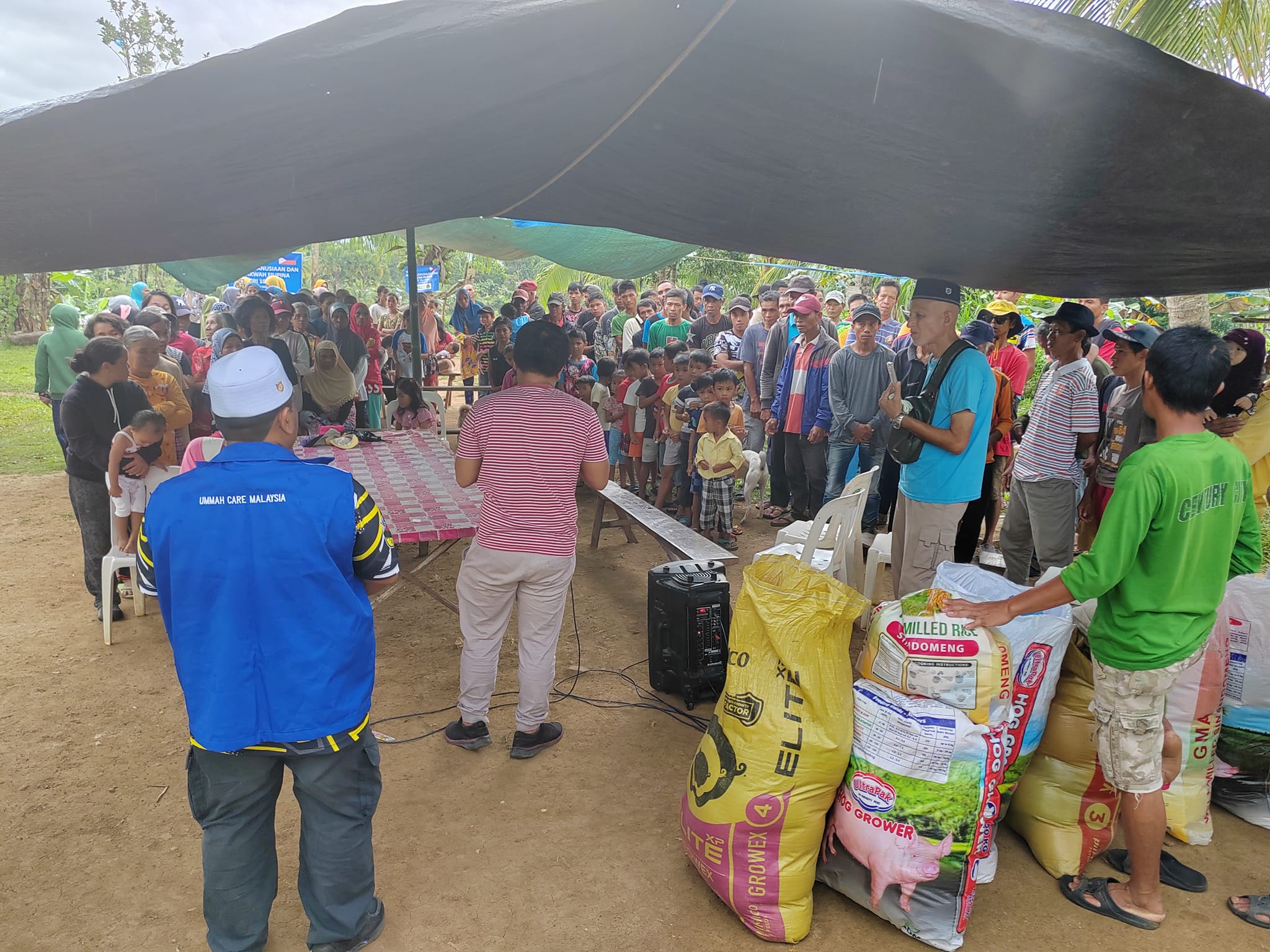 Agihan makanan asas (beras & keperluan)